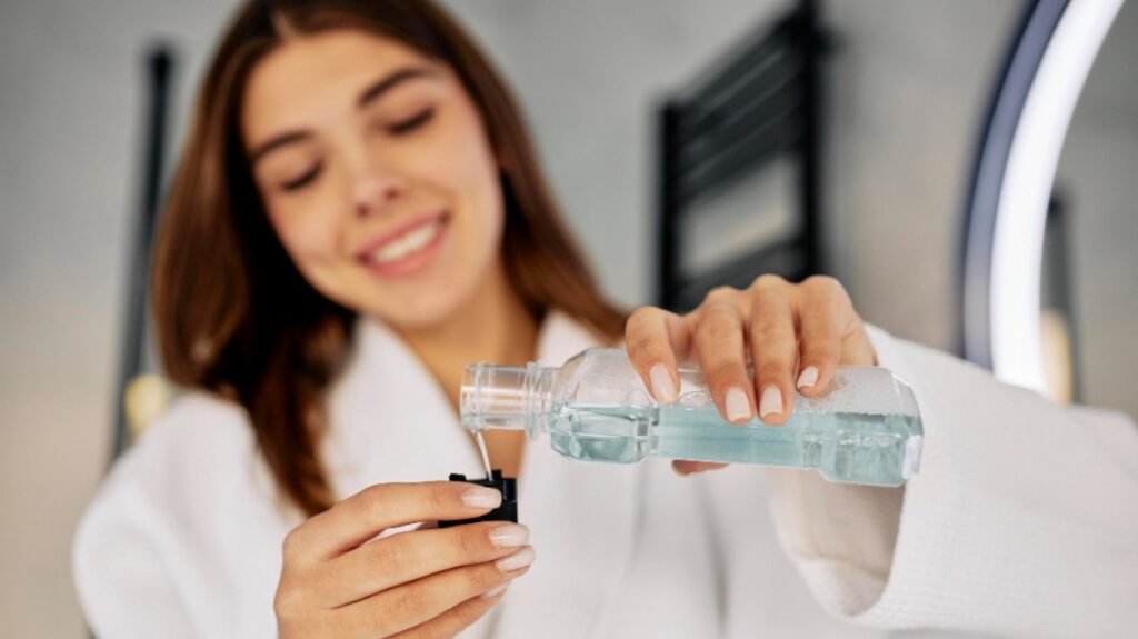 Enxaguante Bucal: Benefícios e Dicas para um Sorriso Saudável
