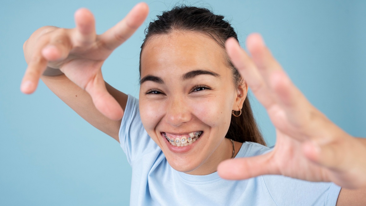 Dentes tortos: veja como alinhar seu sorriso com tratamentos ortodônticos eficazes